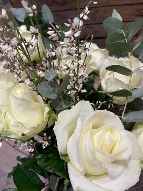 Luxury 12 White Rose Box