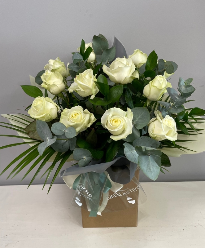 Luxury Dozen White Roses buy online or call 01642 787989